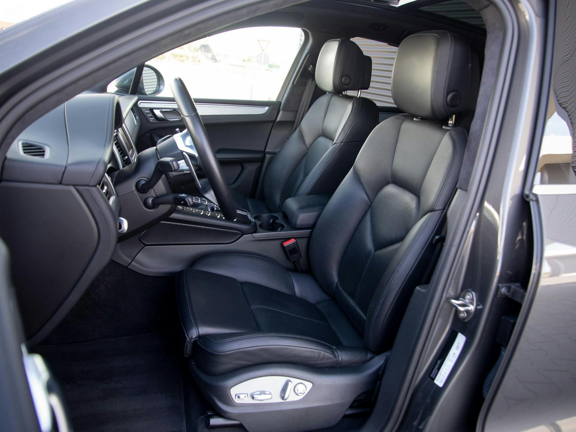 Porsche Macan 3.6 Turbo | Luchtvering | Pano | Burmester |